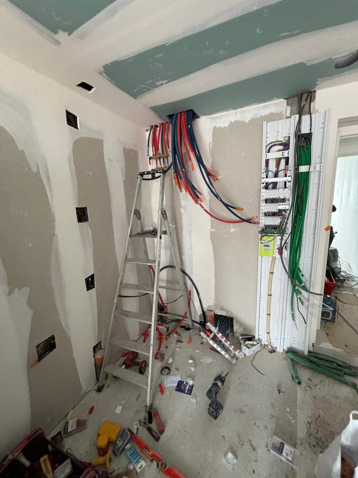 Nourrice PER et tableau électrique sur un chantier
